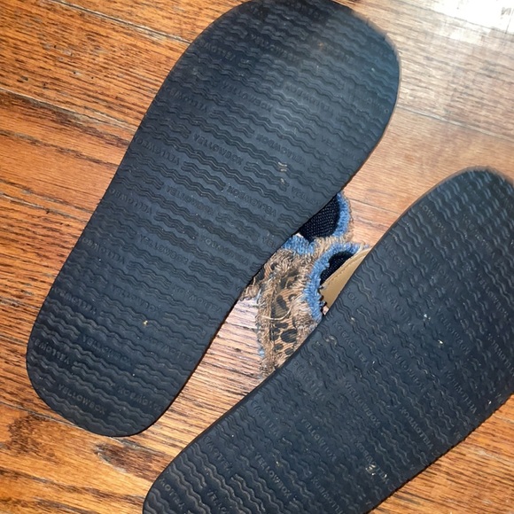 Yellow box - Picture 6 of 6